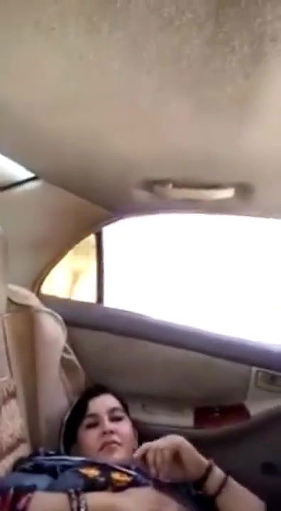 Paki Bhabi Showing Pussy Inside Running Car