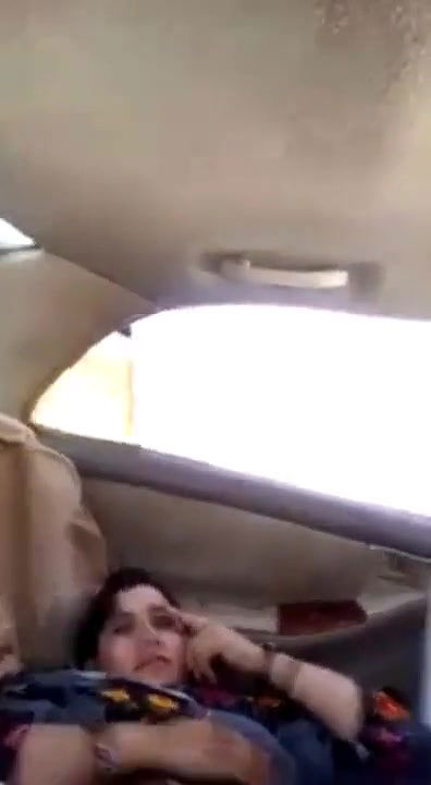 Paki Bhabi Showing Pussy Inside Running Car