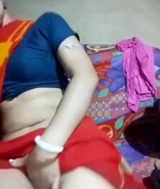 Assame Boudi Pussy Fingering