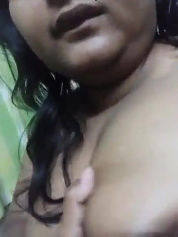 Busty Bengali wife boob show MMS video