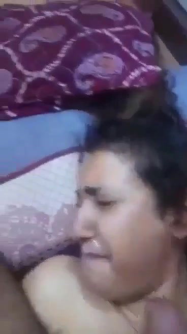 Indian housewife cum facial MMS video