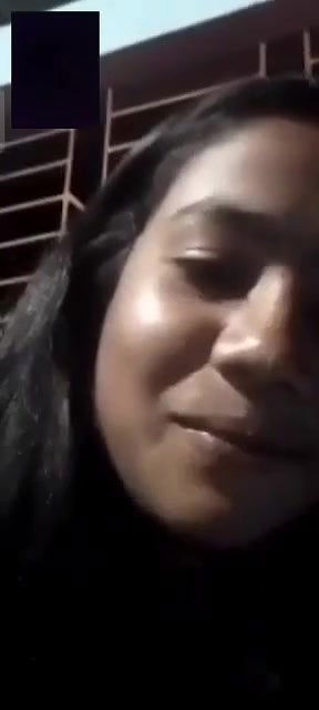 desi young girl showing boob on vc