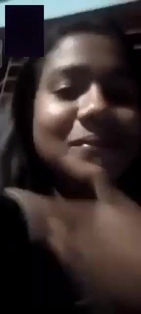 desi young girl showing boob on vc
