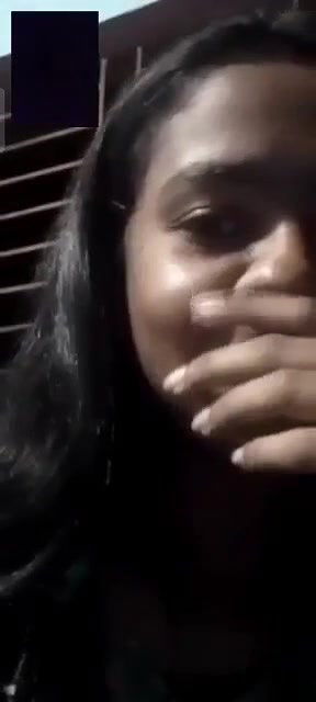 desi young girl showing boob on vc