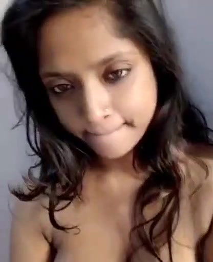 moti ladki ne chut mein ungli kri