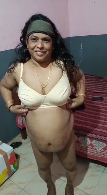 mom dress change video