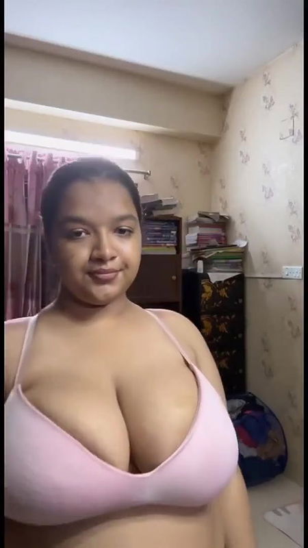 bbw desi girl showing big boob