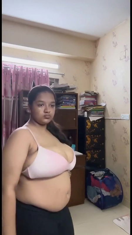 bbw desi girl showing big boob