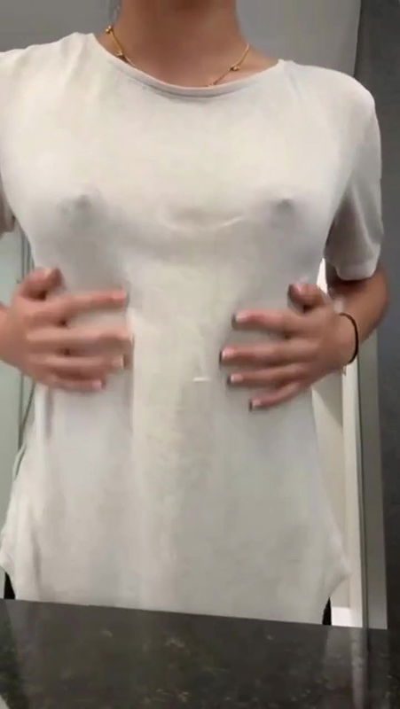 patli ladki ne chuche dikhayi