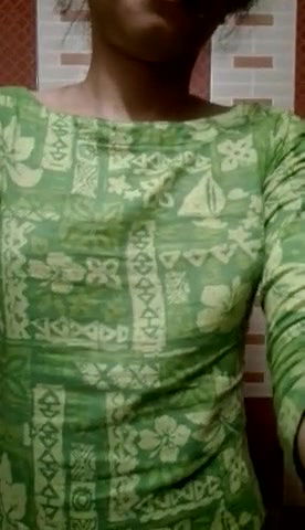 bathroom mein ladki ne boob dikhayi