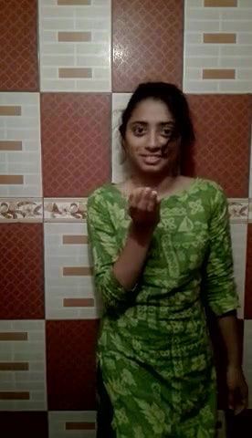 bathroom mein ladki ne boob dikhayi
