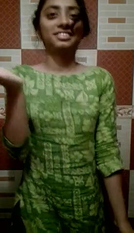 bathroom mein ladki ne boob dikhayi