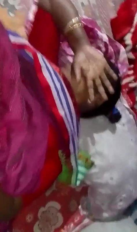 saree uthake ke bhabhi ko pela