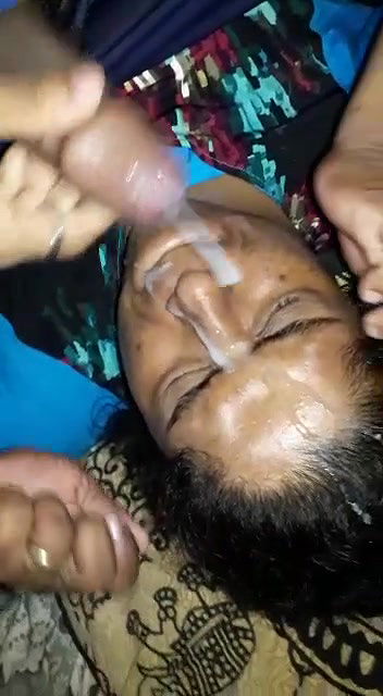 Indian widow cum facial MMS video