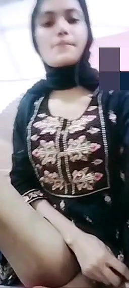 Aaliyah Indian Horny Girl Showing Pussy Fingering 1