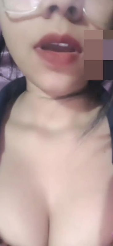 Ruhi Glasses Big Boobs Girl Showing On Video Call