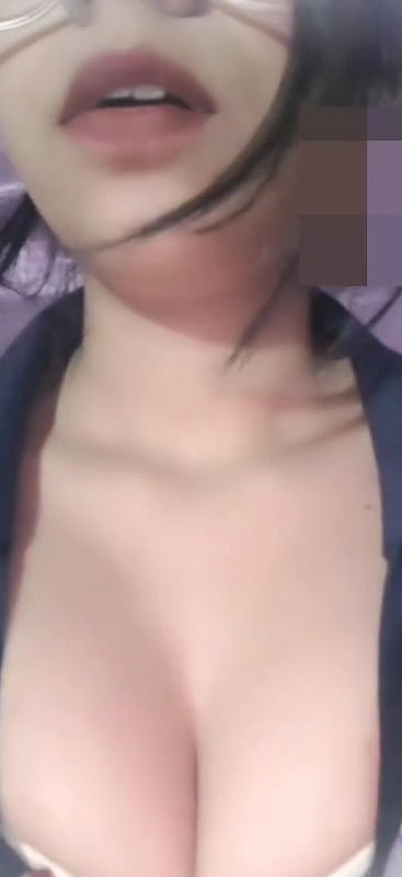 Ruhi Glasses Big Boobs Girl Showing On Video Call