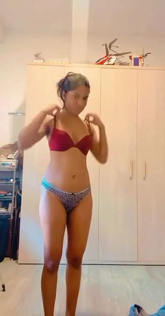 Sexy Lankan Girl Showing 1