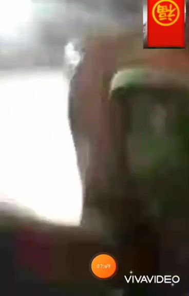 ladki ne vc mein boob dikhayi