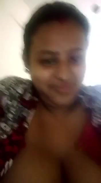 bahbhi showing her assets