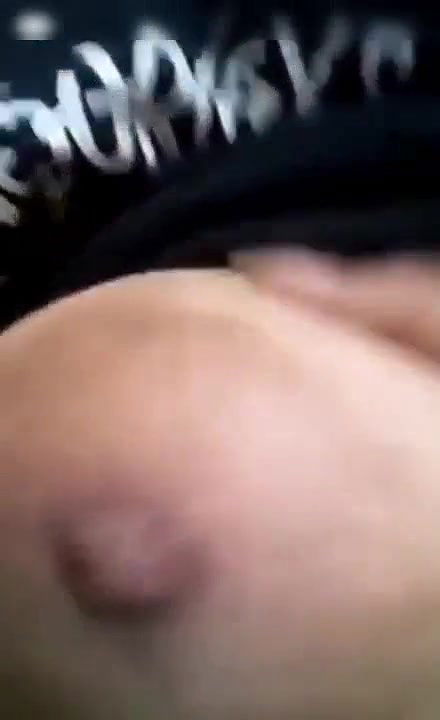 tiktoker showing boob