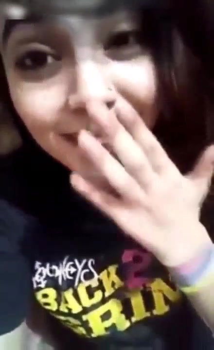 tiktoker showing boob