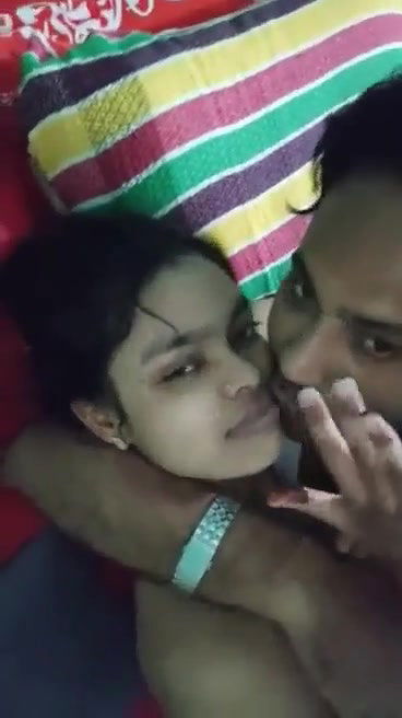 bf ne gf ki boob chusi