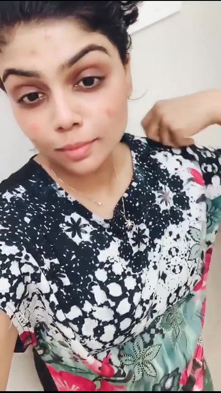 desi chubby girl showing boob