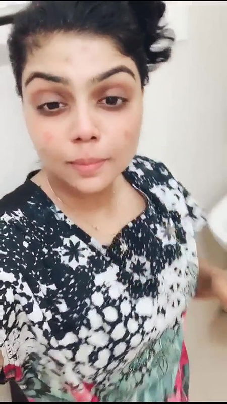 desi chubby girl showing boob