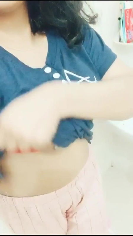 desi chubby girl showing boob