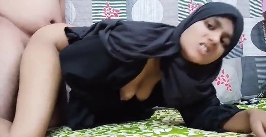 Desi sexy muslim girl fucked at home by hubby