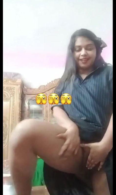 dancing and nude pussy rubbing