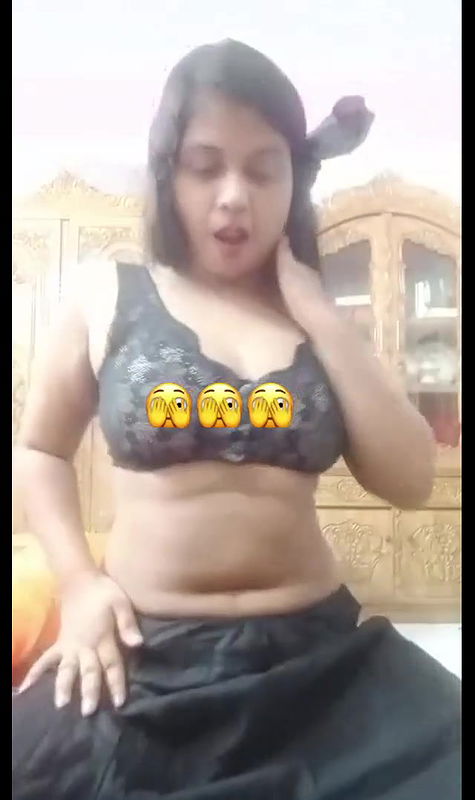 dancing and nude pussy rubbing