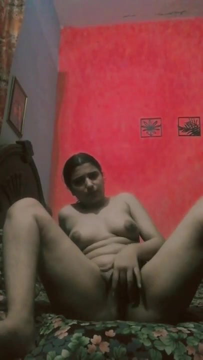 Pakistani Babe Ayesha Masturbating