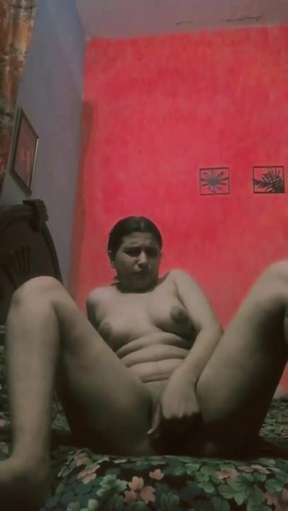Pakistani Babe Ayesha Masturbating