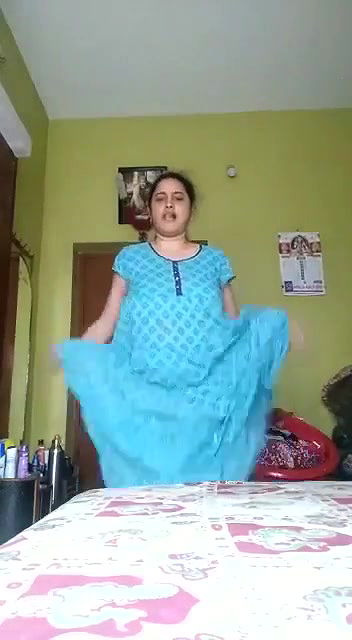 hot aunty nighty kholkar nangi nachi solo