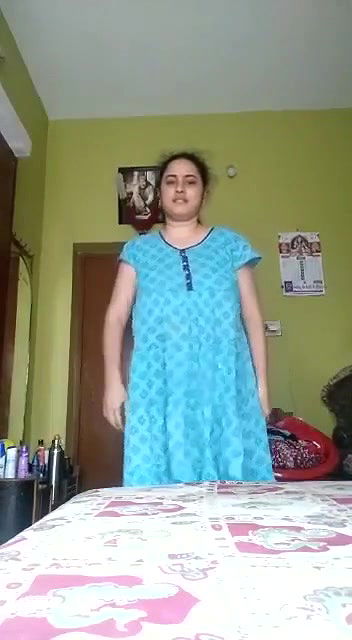hot aunty nighty kholkar nangi nachi solo