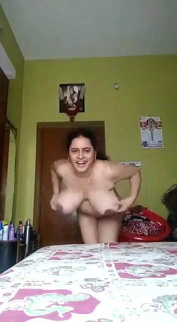 hot aunty nighty kholkar nangi nachi solo