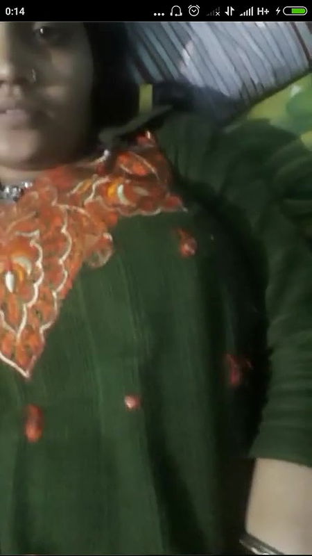 shalwar utahke ladki ne chcuhe dikhayi