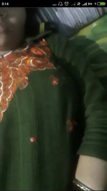 shalwar utahke ladki ne chcuhe dikhayi