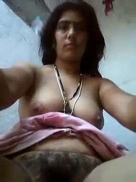 aunty ne chuche or jhat wali chut dikhayi