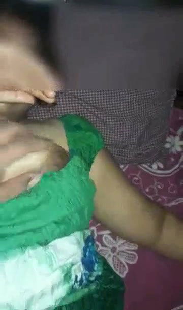 pussy show and boob pressing of saree bhabhi