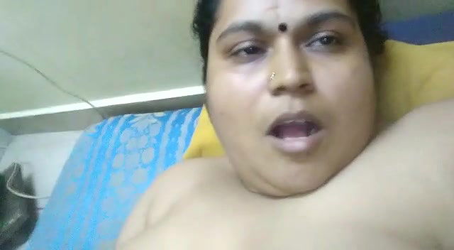 Mature aunty fingering pussy