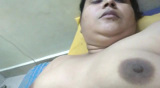 Mature aunty fingering pussy