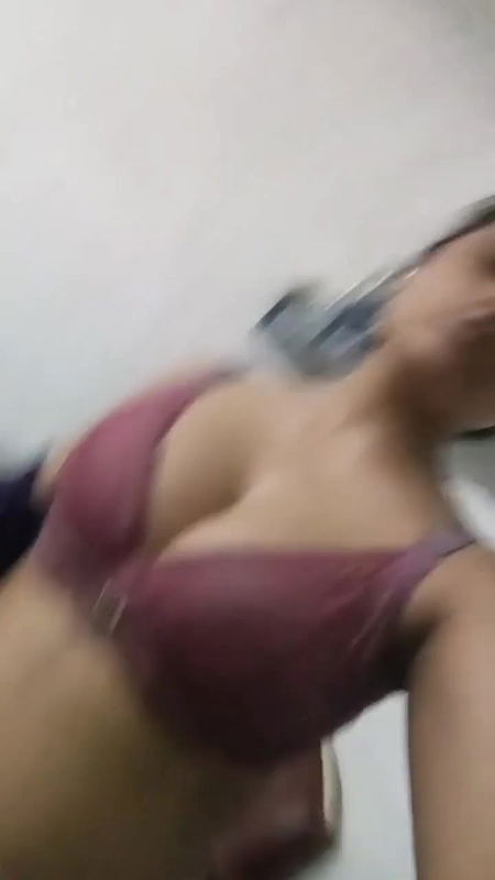 Super hot desi girlfriend showing her sexy pink nipples P1