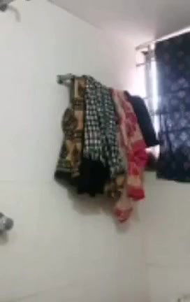 top leass girl nude bath