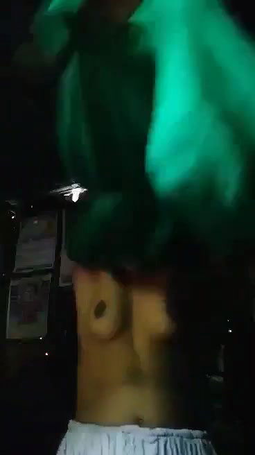 Bengali Ladki Apni Kabhi Na Chudi Hui Virgin Chut Dikhate Hue