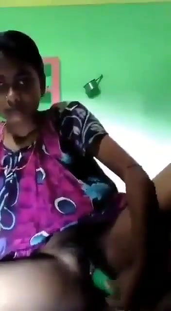 Horny Girl Chut Me Tel Ka Botal Dalte Hue