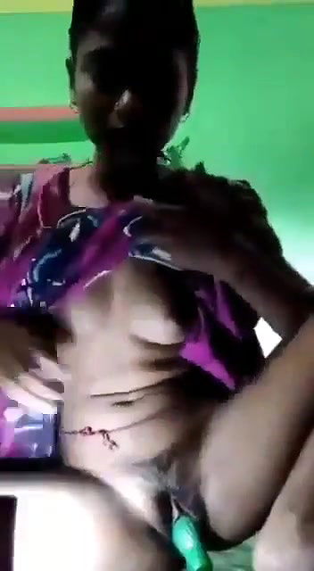 Horny Girl Chut Me Tel Ka Botal Dalte Hue