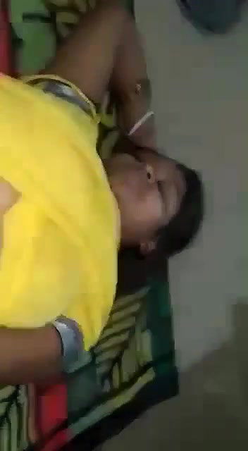 Gaon Ke Bhaiya Bhabhi Ki Jameen Pe Chudai